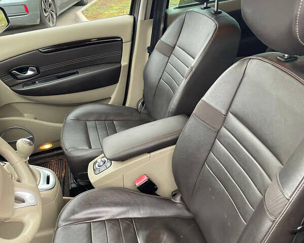 Коричневий Рено Гранд Сценік, об'ємом двигуна 1.6 л та пробігом 216 тис. км за 7000 $, фото 16 на Automoto.ua