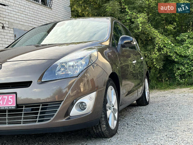 Коричневый Рено Гранд Сценик, объемом двигателя 1.6 л и пробегом 250 тыс. км за 7800 $, фото 19 на Automoto.ua