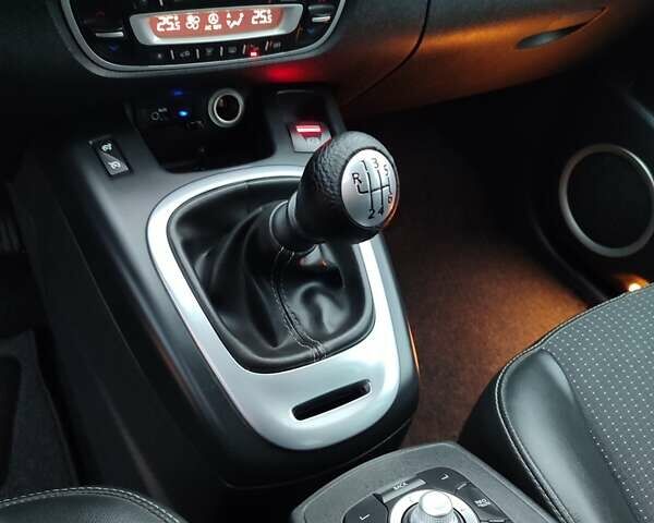 Коричневий Рено Гранд Сценік, об'ємом двигуна 1.5 л та пробігом 260 тис. км за 8450 $, фото 31 на Automoto.ua