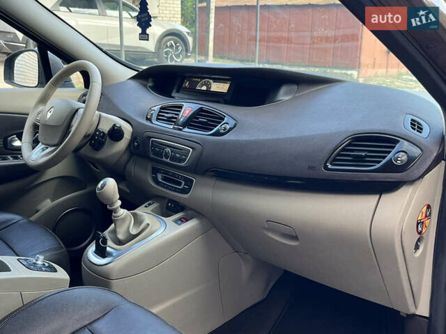 Коричневый Рено Гранд Сценик, объемом двигателя 1.6 л и пробегом 250 тыс. км за 7800 $, фото 31 на Automoto.ua