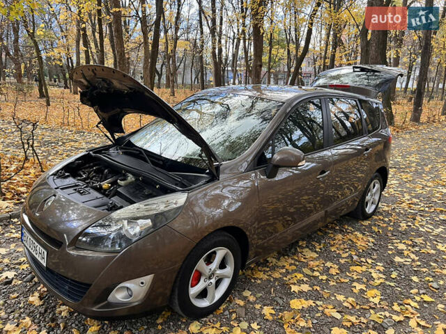 Рено Гранд Сценик 2011 в Черновцах на Automoto.ua Коричневый Рено Гранд Сценик, объемом двигателя 1.5 л и пробегом 325 тыс. км за 6700 $, фото 35 на Automoto.ua