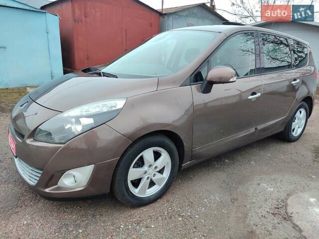 Коричневий Рено Гранд Сценік, об'ємом двигуна 1.5 л та пробігом 260 тис. км за 8450 $, фото 1 на Automoto.ua