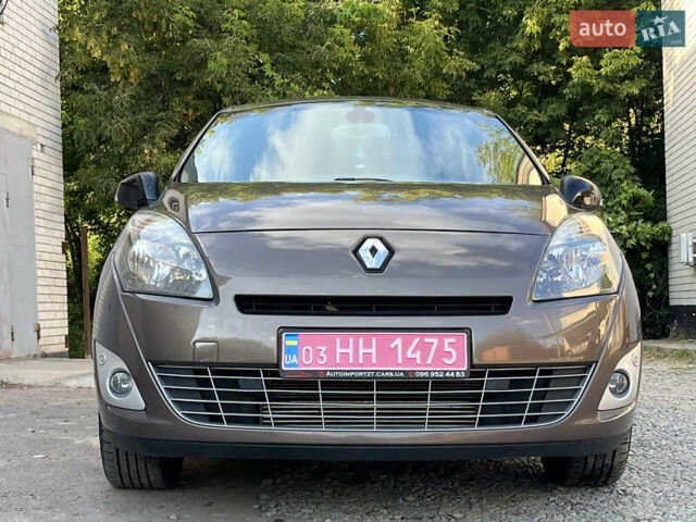Коричневый Рено Гранд Сценик, объемом двигателя 1.6 л и пробегом 250 тыс. км за 7800 $, фото 4 на Automoto.ua