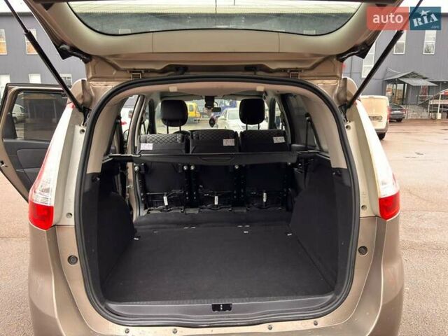 Коричневый Рено Гранд Сценик, объемом двигателя 1.6 л и пробегом 161 тыс. км за 7900 $, фото 19 на Automoto.ua