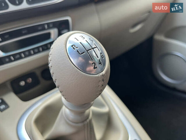 Коричневый Рено Гранд Сценик, объемом двигателя 1.6 л и пробегом 250 тыс. км за 7800 $, фото 28 на Automoto.ua