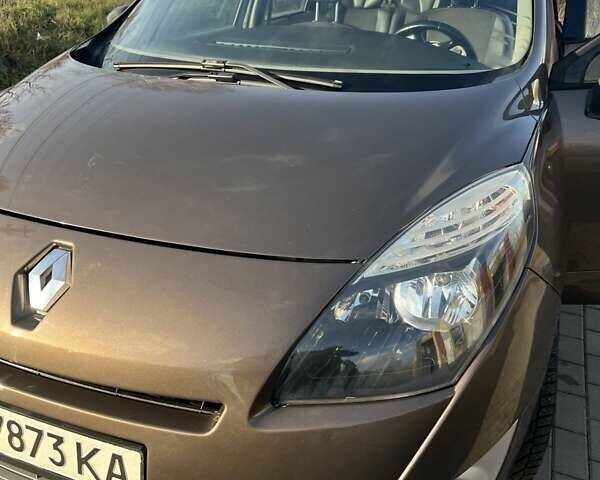 Коричневый Рено Гранд Сценик, объемом двигателя 2 л и пробегом 321 тыс. км за 8250 $, фото 4 на Automoto.ua