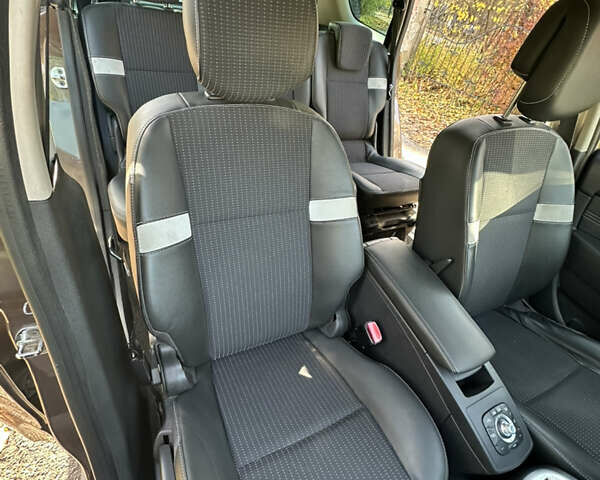 Коричневий Рено Гранд Сценік, об'ємом двигуна 1.46 л та пробігом 252 тис. км за 7500 $, фото 9 на Automoto.ua