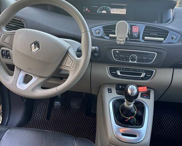 Коричневый Рено Гранд Сценик, объемом двигателя 1.6 л и пробегом 230 тыс. км за 10000 $, фото 4 на Automoto.ua