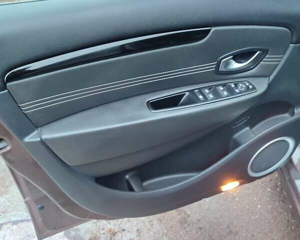 Коричневий Рено Гранд Сценік, об'ємом двигуна 1.5 л та пробігом 260 тис. км за 8450 $, фото 24 на Automoto.ua