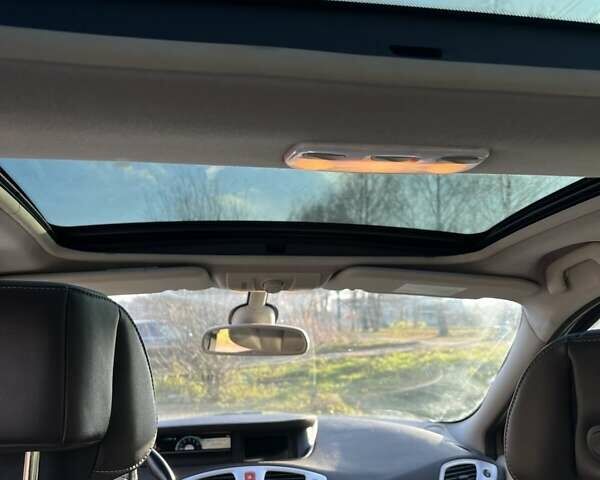 Коричневый Рено Гранд Сценик, объемом двигателя 2 л и пробегом 321 тыс. км за 8250 $, фото 16 на Automoto.ua