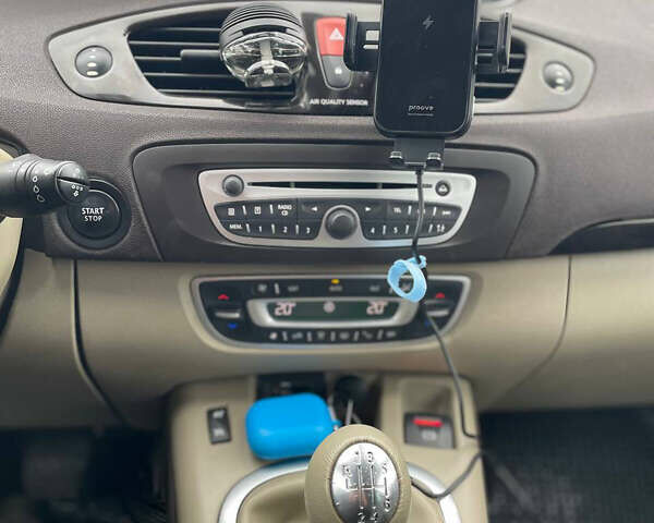 Коричневий Рено Гранд Сценік, об'ємом двигуна 1.6 л та пробігом 216 тис. км за 7000 $, фото 20 на Automoto.ua