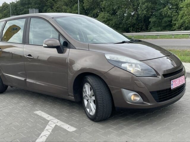 Коричневый Рено Гранд Сценик, объемом двигателя 1.9 л и пробегом 215 тыс. км за 7700 $, фото 1 на Automoto.ua