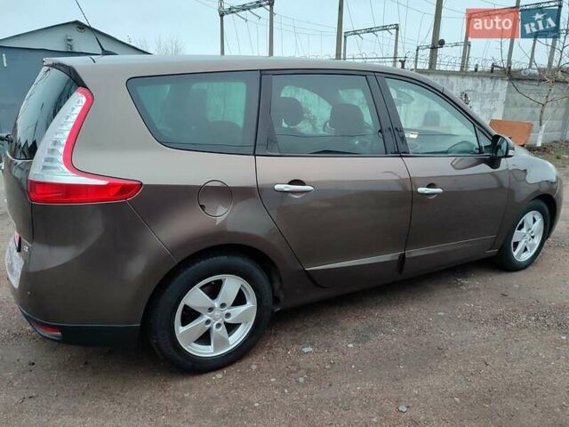 Коричневий Рено Гранд Сценік, об'ємом двигуна 1.5 л та пробігом 260 тис. км за 8450 $, фото 14 на Automoto.ua