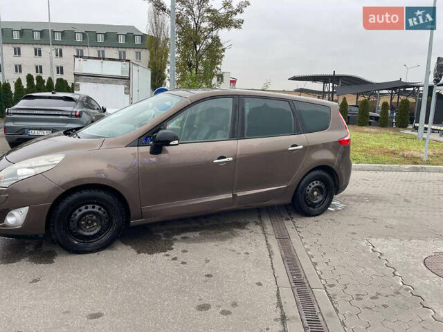 Коричневий Рено Гранд Сценік, об'ємом двигуна 1.6 л та пробігом 216 тис. км за 7000 $, фото 13 на Automoto.ua