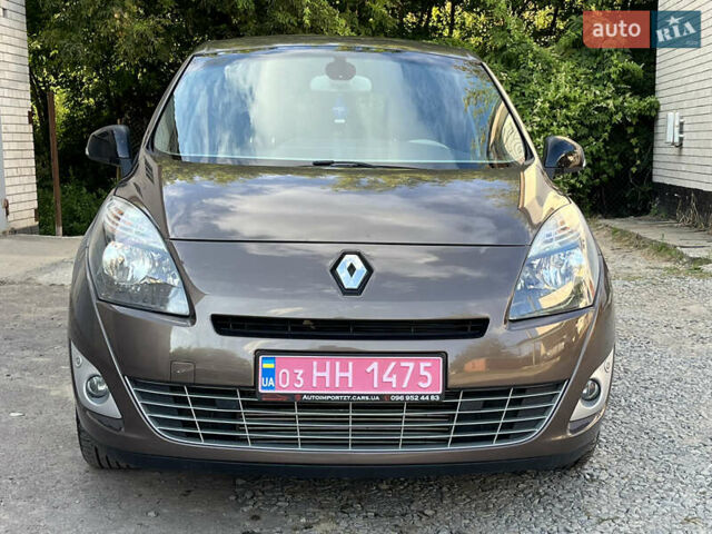 Коричневый Рено Гранд Сценик, объемом двигателя 1.6 л и пробегом 250 тыс. км за 7800 $, фото 3 на Automoto.ua