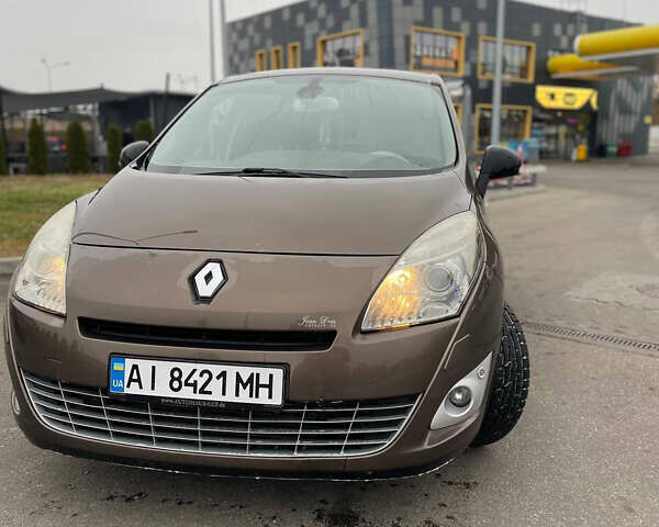 Коричневий Рено Гранд Сценік, об'ємом двигуна 1.6 л та пробігом 216 тис. км за 7000 $, фото 1 на Automoto.ua