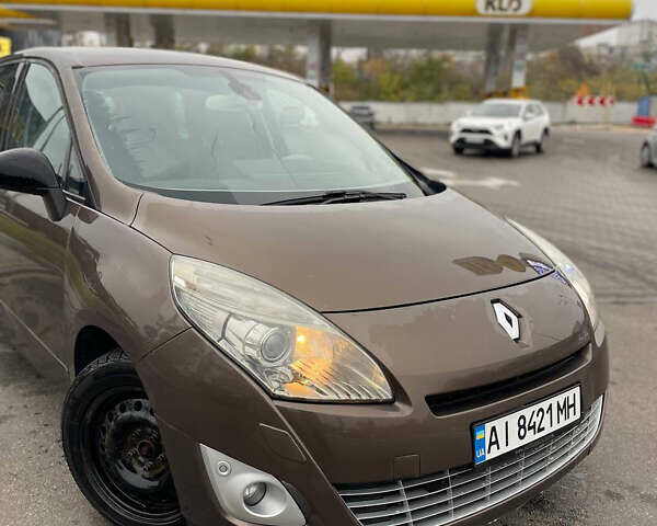 Коричневий Рено Гранд Сценік, об'ємом двигуна 1.6 л та пробігом 216 тис. км за 7000 $, фото 2 на Automoto.ua