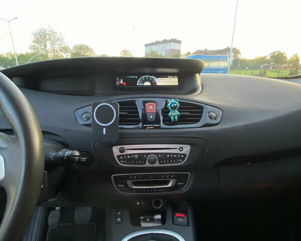 Коричневый Рено Гранд Сценик, объемом двигателя 1.6 л и пробегом 164 тыс. км за 8200 $, фото 6 на Automoto.ua