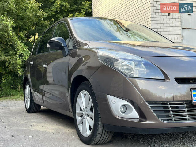 Коричневый Рено Гранд Сценик, объемом двигателя 1.6 л и пробегом 250 тыс. км за 7800 $, фото 20 на Automoto.ua