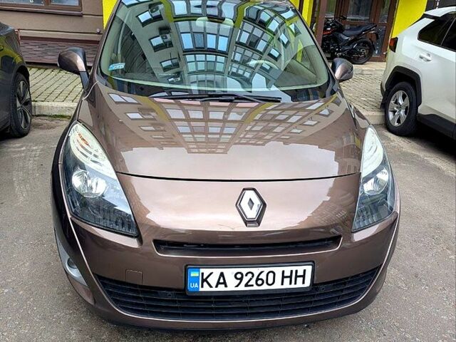 Коричневый Рено Гранд Сценик, объемом двигателя 1.6 л и пробегом 229 тыс. км за 7700 $, фото 1 на Automoto.ua