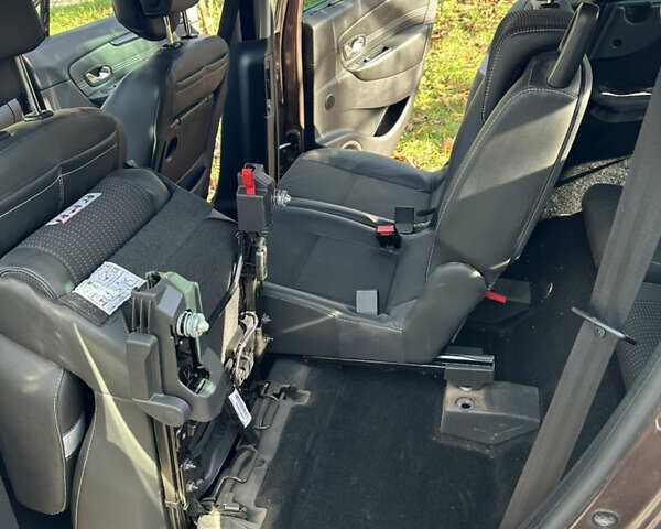 Коричневий Рено Гранд Сценік, об'ємом двигуна 1.46 л та пробігом 252 тис. км за 7500 $, фото 16 на Automoto.ua