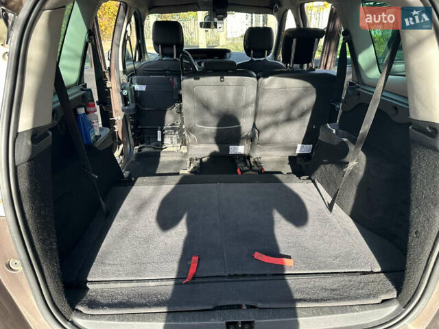 Коричневий Рено Гранд Сценік, об'ємом двигуна 1.46 л та пробігом 252 тис. км за 7500 $, фото 18 на Automoto.ua