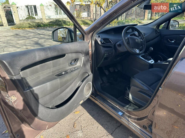 Коричневий Рено Гранд Сценік, об'ємом двигуна 1.46 л та пробігом 252 тис. км за 7500 $, фото 21 на Automoto.ua