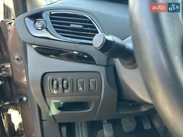 Коричневий Рено Гранд Сценік, об'ємом двигуна 1.46 л та пробігом 252 тис. км за 7500 $, фото 7 на Automoto.ua