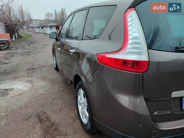 Коричневий Рено Гранд Сценік, об'ємом двигуна 1.5 л та пробігом 260 тис. км за 8450 $, фото 13 на Automoto.ua