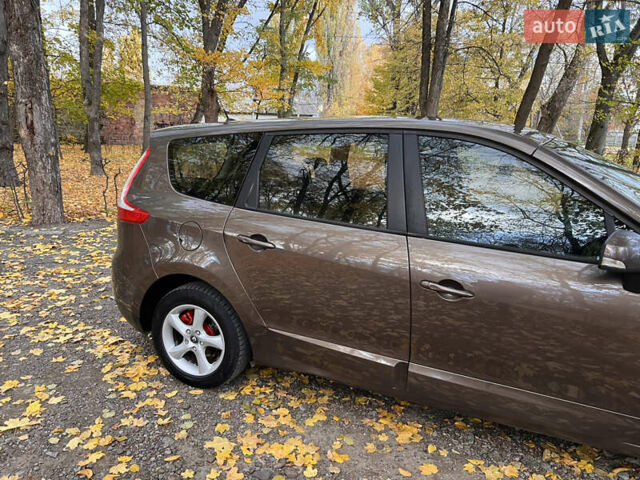 Рено Гранд Сценик 2011 в Черновцах на Automoto.ua Коричневый Рено Гранд Сценик, объемом двигателя 1.5 л и пробегом 325 тыс. км за 6700 $, фото 9 на Automoto.ua