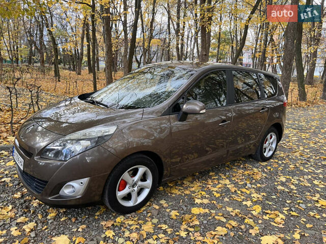 Рено Гранд Сценик 2011 в Черновцах на Automoto.ua Коричневый Рено Гранд Сценик, объемом двигателя 1.5 л и пробегом 325 тыс. км за 6700 $, фото 2 на Automoto.ua