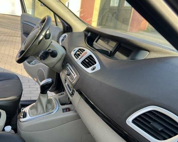 Коричневый Рено Гранд Сценик, объемом двигателя 2 л и пробегом 321 тыс. км за 8250 $, фото 7 на Automoto.ua