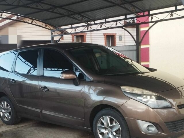 Коричневый Рено Гранд Сценик, объемом двигателя 1.5 л и пробегом 297 тыс. км за 6800 $, фото 3 на Automoto.ua