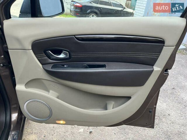 Коричневый Рено Гранд Сценик, объемом двигателя 1.6 л и пробегом 250 тыс. км за 7800 $, фото 34 на Automoto.ua