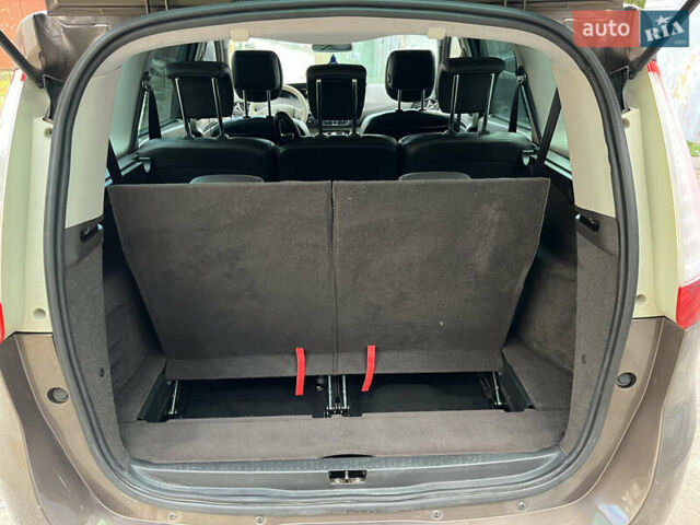 Коричневый Рено Гранд Сценик, объемом двигателя 1.6 л и пробегом 250 тыс. км за 7800 $, фото 44 на Automoto.ua