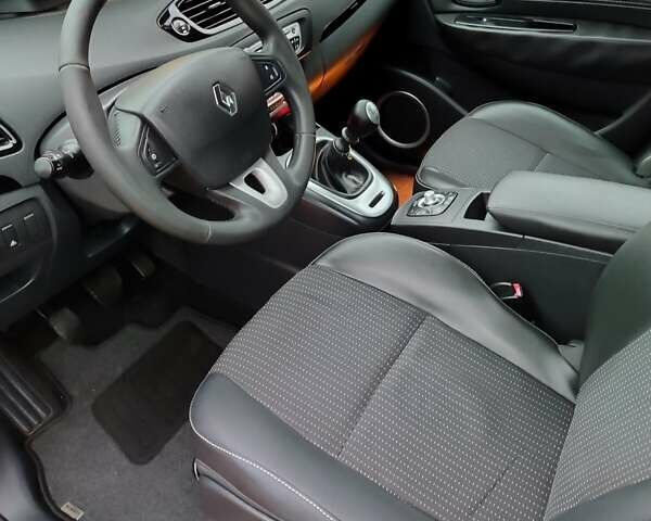 Коричневий Рено Гранд Сценік, об'ємом двигуна 1.5 л та пробігом 260 тис. км за 8450 $, фото 33 на Automoto.ua