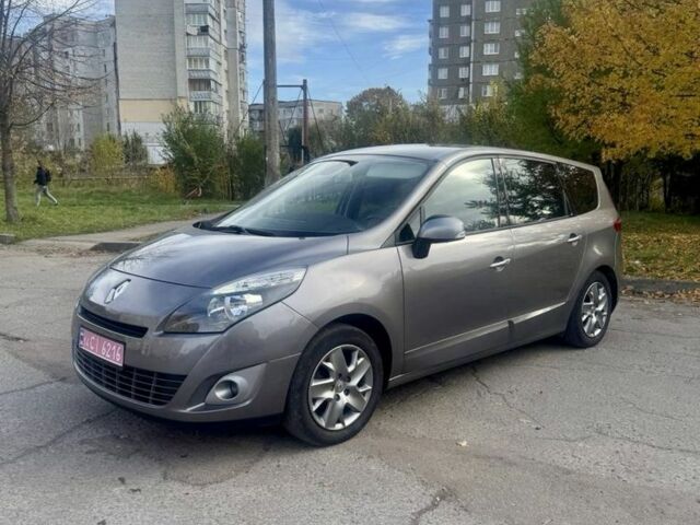Коричневий Рено Гранд Сценік, об'ємом двигуна 1.5 л та пробігом 189 тис. км за 8300 $, фото 1 на Automoto.ua
