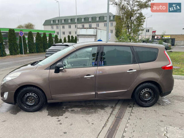 Коричневий Рено Гранд Сценік, об'ємом двигуна 1.6 л та пробігом 216 тис. км за 7000 $, фото 8 на Automoto.ua
