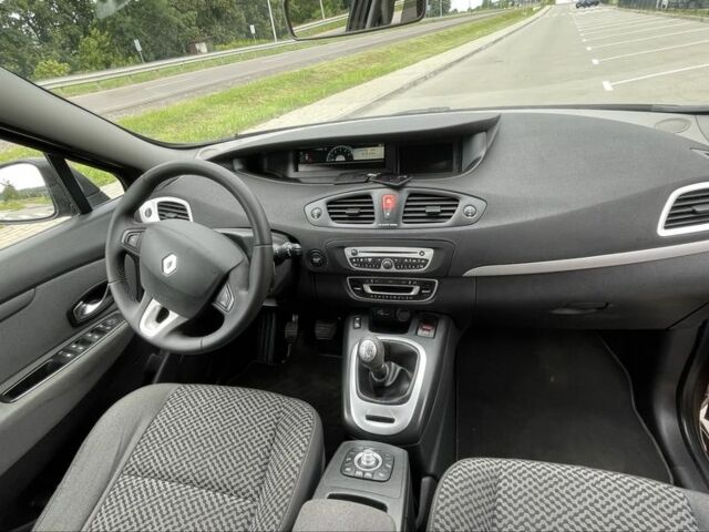 Коричневый Рено Гранд Сценик, объемом двигателя 1.9 л и пробегом 215 тыс. км за 7700 $, фото 6 на Automoto.ua