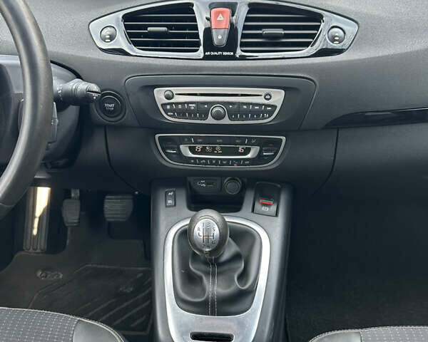 Коричневий Рено Гранд Сценік, об'ємом двигуна 1.46 л та пробігом 252 тис. км за 7500 $, фото 5 на Automoto.ua