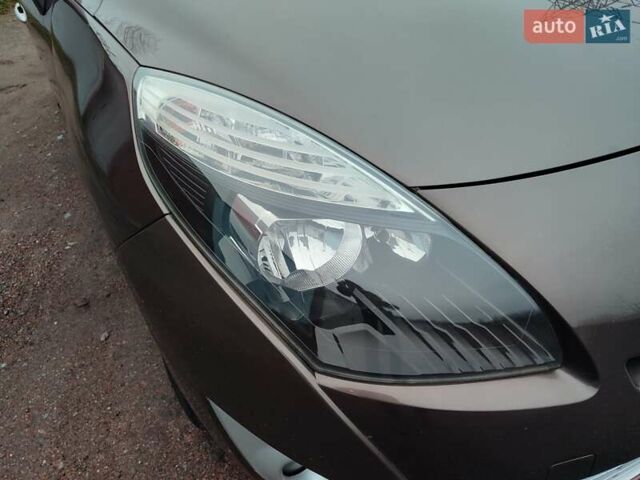 Коричневий Рено Гранд Сценік, об'ємом двигуна 1.5 л та пробігом 260 тис. км за 8450 $, фото 18 на Automoto.ua