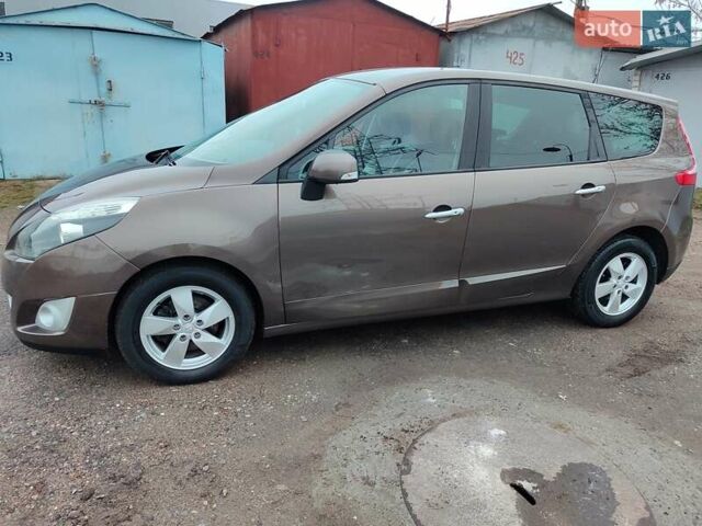 Коричневий Рено Гранд Сценік, об'ємом двигуна 1.5 л та пробігом 260 тис. км за 8450 $, фото 2 на Automoto.ua