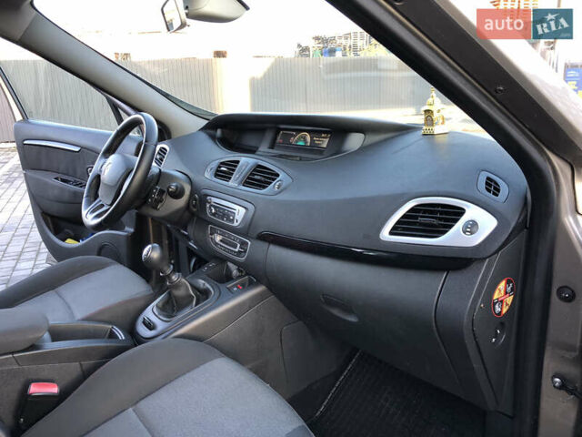 Коричневий Рено Гранд Сценік, об'ємом двигуна 1.5 л та пробігом 237 тис. км за 8399 $, фото 32 на Automoto.ua