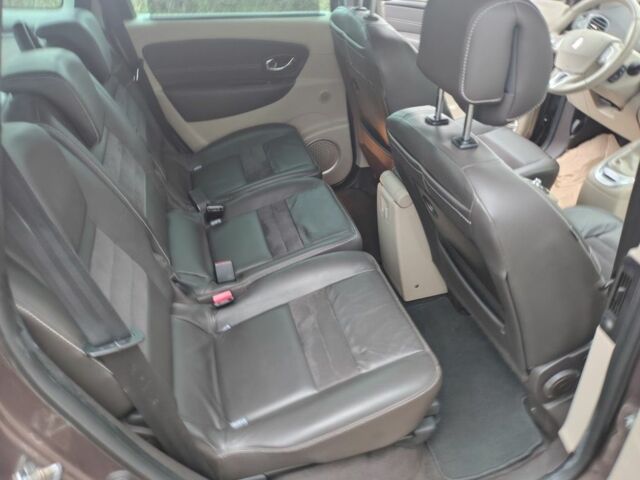 Коричневий Рено Гранд Сценік, об'ємом двигуна 2 л та пробігом 202 тис. км за 8250 $, фото 9 на Automoto.ua