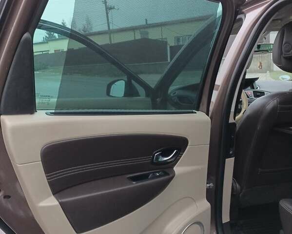 Коричневий Рено Гранд Сценік, об'ємом двигуна 1.6 л та пробігом 239 тис. км за 7600 $, фото 13 на Automoto.ua