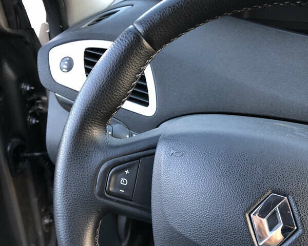 Коричневий Рено Гранд Сценік, об'ємом двигуна 1.5 л та пробігом 237 тис. км за 8399 $, фото 40 на Automoto.ua