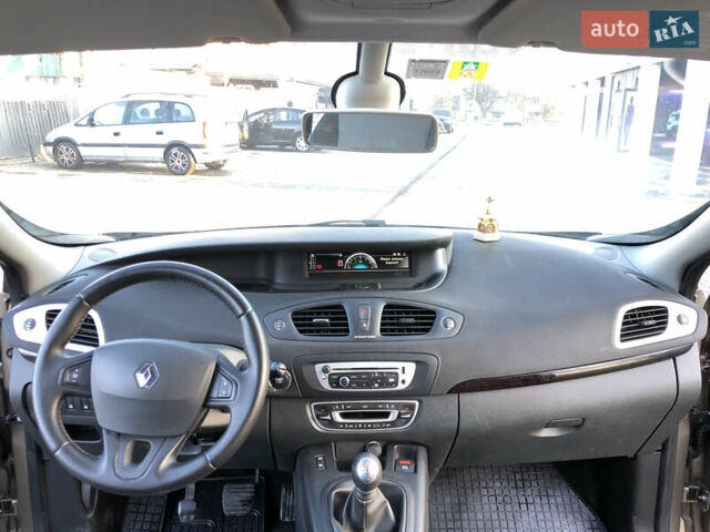 Коричневий Рено Гранд Сценік, об'ємом двигуна 1.5 л та пробігом 237 тис. км за 8399 $, фото 35 на Automoto.ua