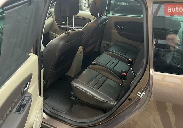 Коричневый Рено Гранд Сценик, объемом двигателя 1.6 л и пробегом 260 тыс. км за 8000 $, фото 9 на Automoto.ua