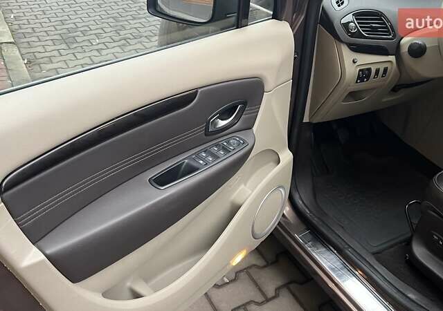 Коричневый Рено Гранд Сценик, объемом двигателя 1.6 л и пробегом 260 тыс. км за 8000 $, фото 4 на Automoto.ua