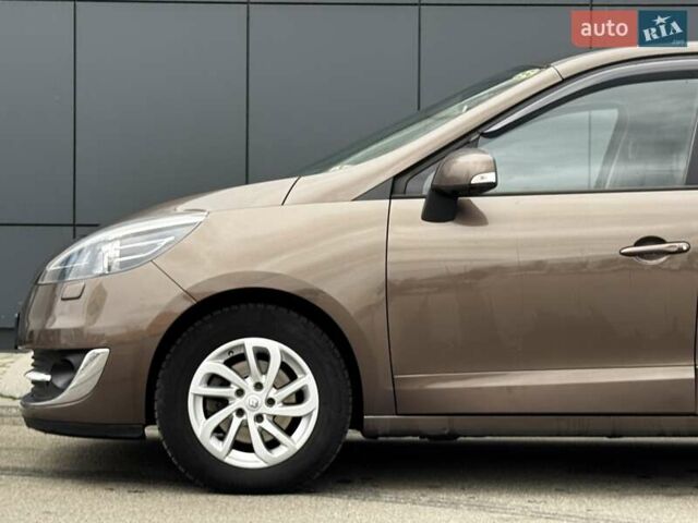 Коричневый Рено Гранд Сценик, объемом двигателя 1.6 л и пробегом 246 тыс. км за 9900 $, фото 4 на Automoto.ua